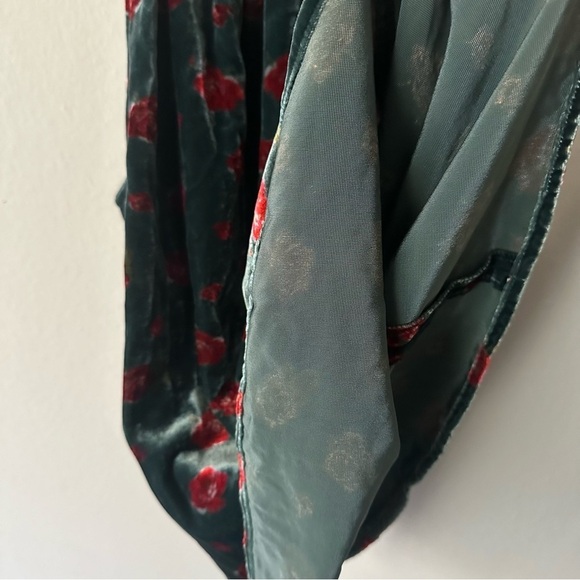 Ann Taylor LOFT Green Rose Print Velvet Halter Holiday Top Size XS - Picture 8 of 11